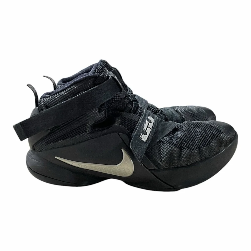 Nike LeBron Soldier Kids 7Y Basketball Shoe Black Adjustable High Top 776471-001